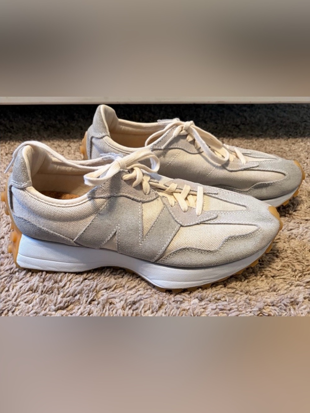 New Balance 327 Womens 9 - Sea Salt and Light Blue